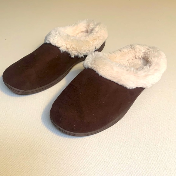 Dearfoams Slippers - Picture 1 of 6